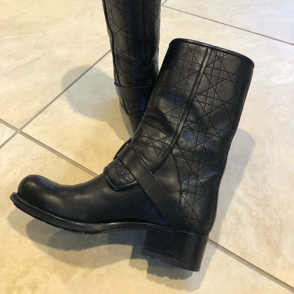CHRISTIAN DIOR
Black Cannage Quilted Leather Boots Size 37 - Picture 7 of 7